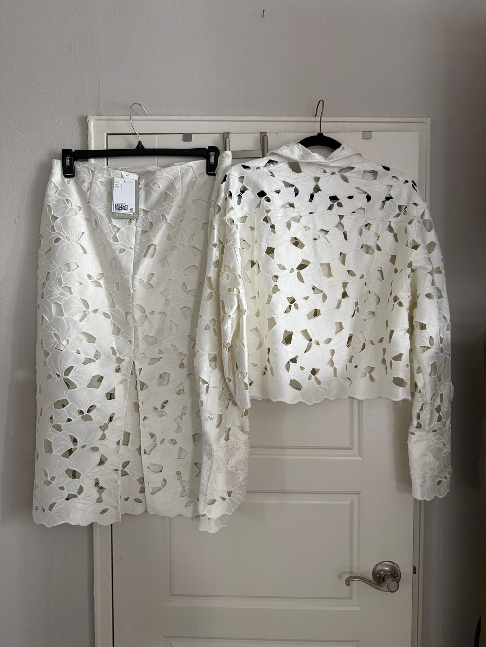 H&M White Laser-Cut Skirt Set with Scalloped Edges - Picture 4 of 8